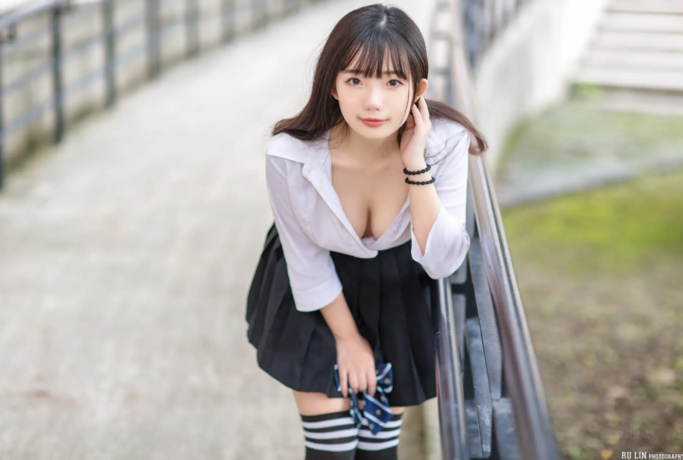 米乐为您介绍：女性哑铃练背